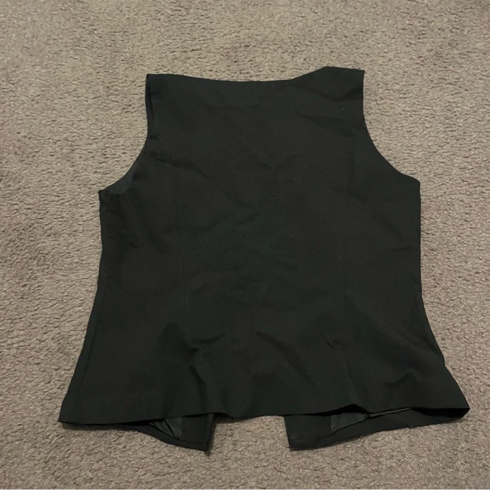 ASOS Design Button Down Vest With Different Buttons - Picture 6 of 6